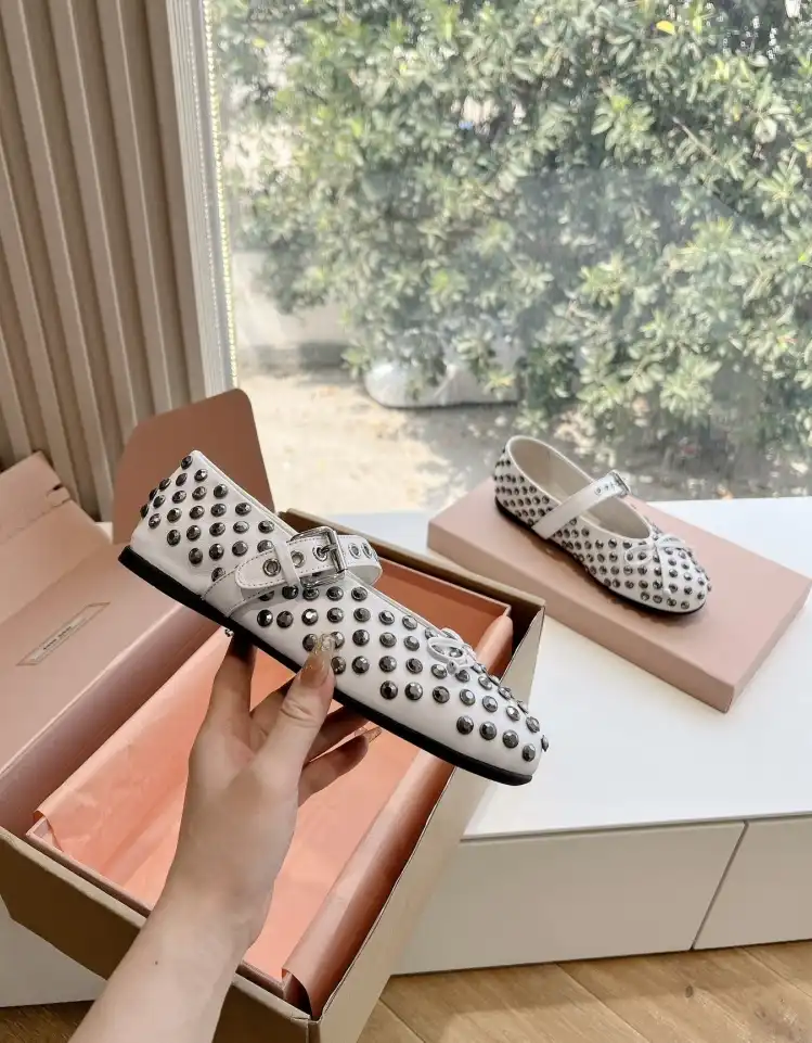 hype Miu Miu flat shoes