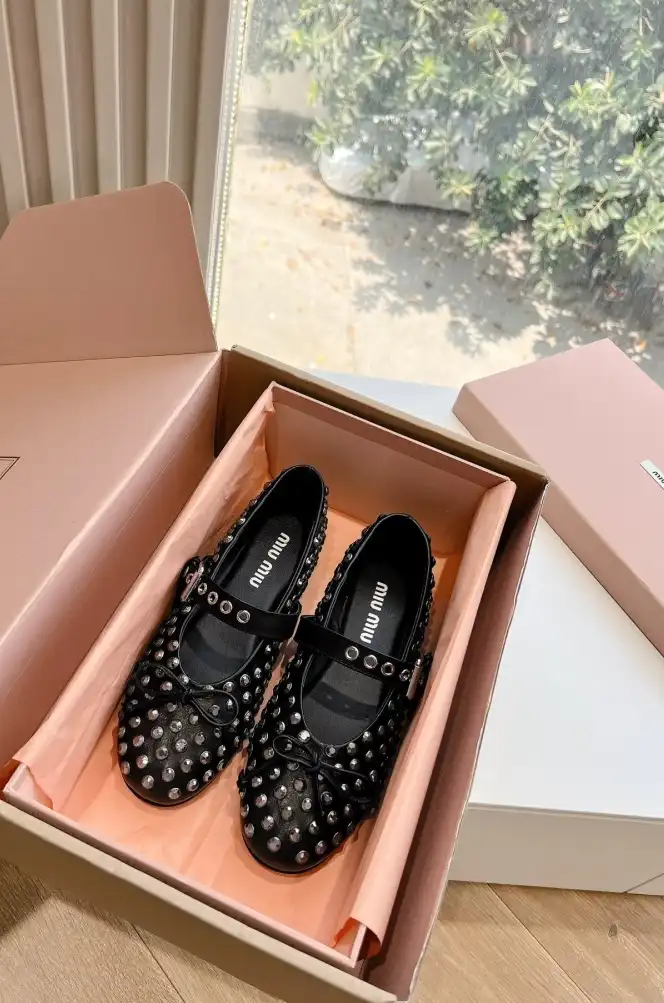 hype Miu Miu flat shoes