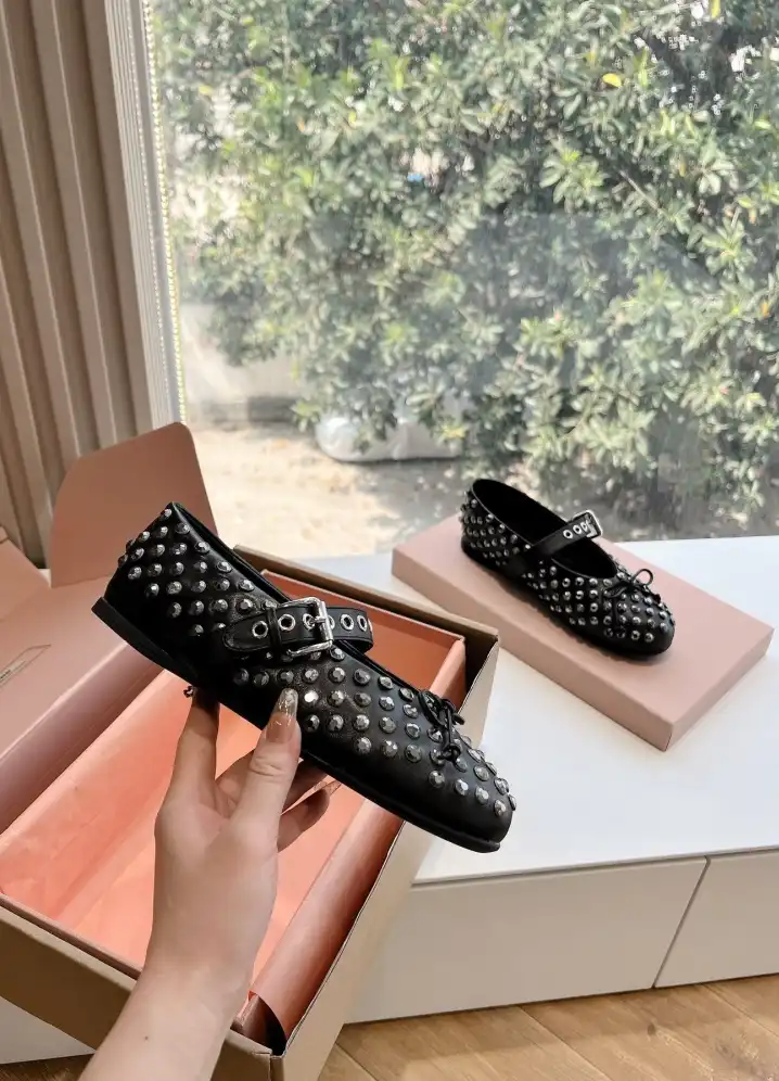 hype Miu Miu flat shoes