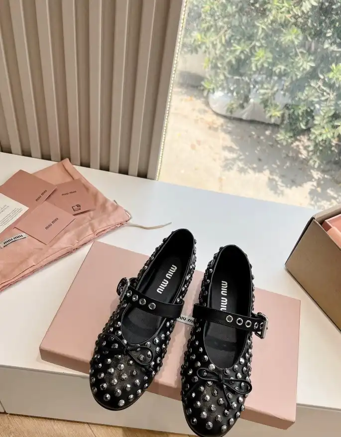 hype Miu Miu flat shoes