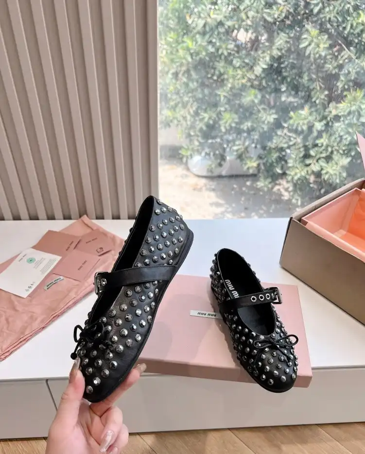 hype Miu Miu flat shoes