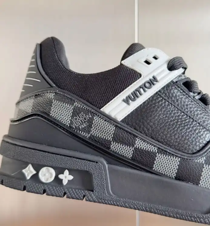 hype Louis Vuitton Sneakers