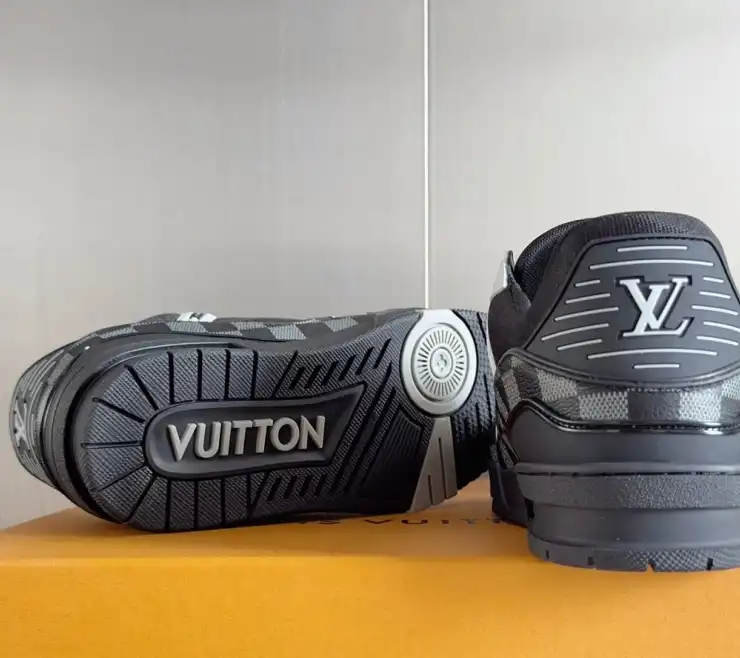 hype Louis Vuitton Sneakers