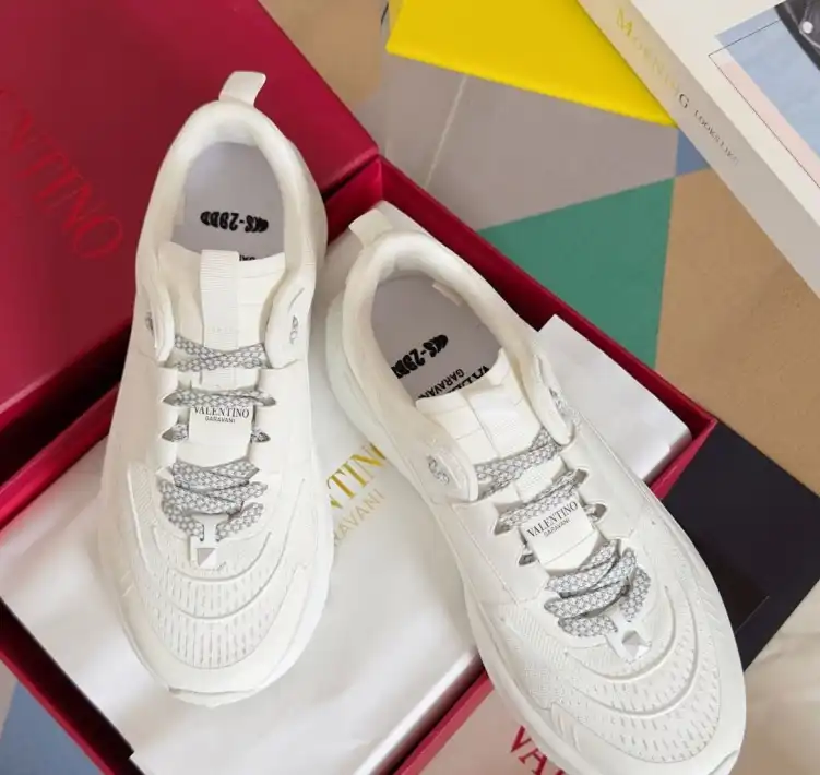 hype Valentino Sneakers