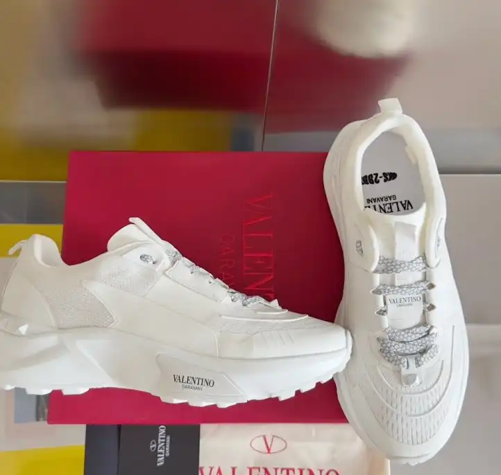 hype Valentino Sneakers