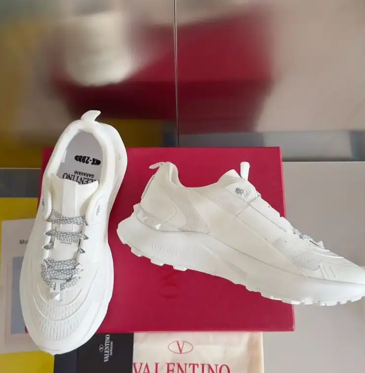 hype Valentino Sneakers