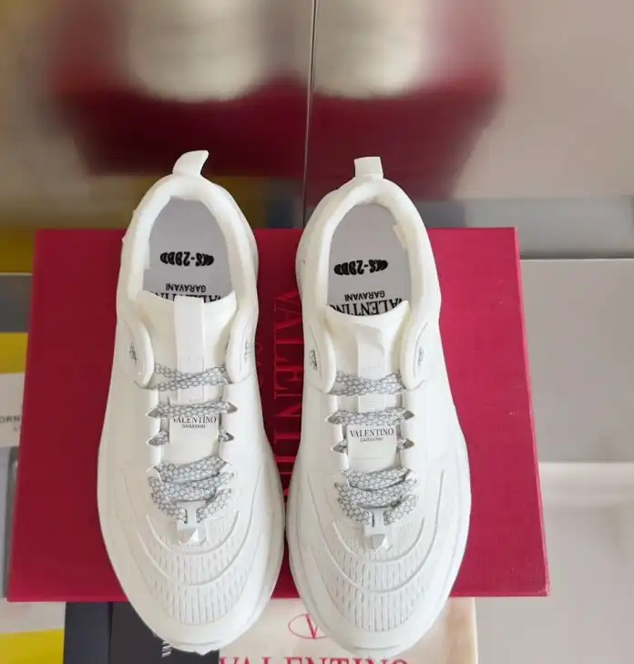 hype Valentino Sneakers