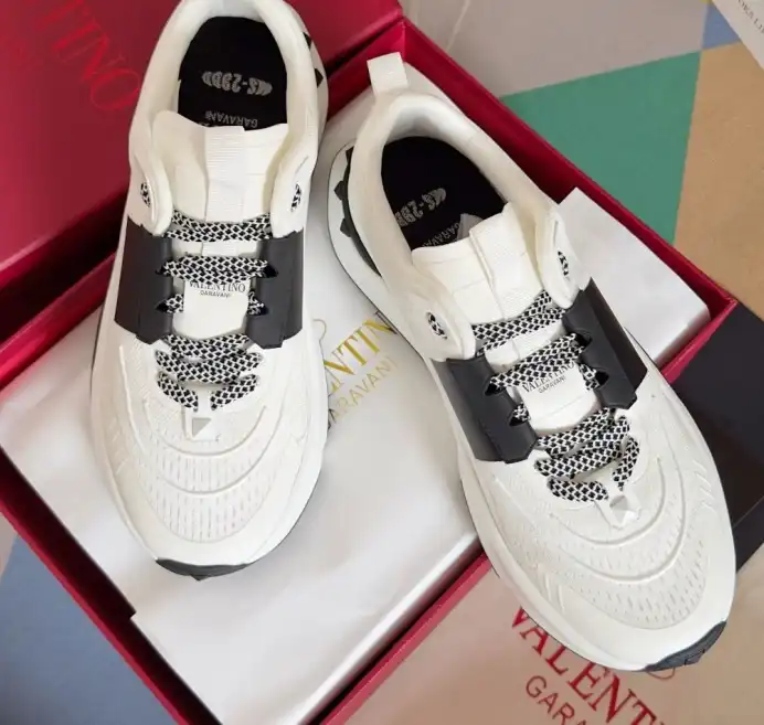 hype Valentino Sneakers