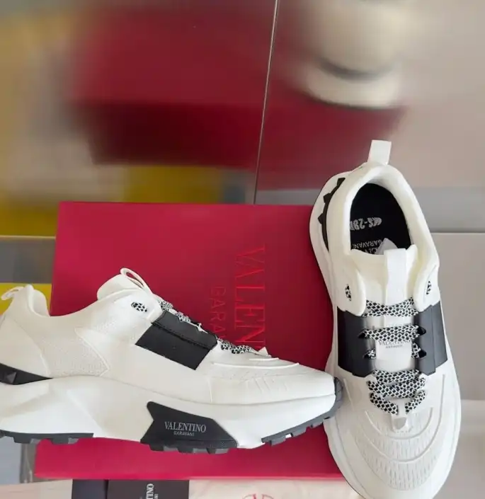 hype Valentino Sneakers