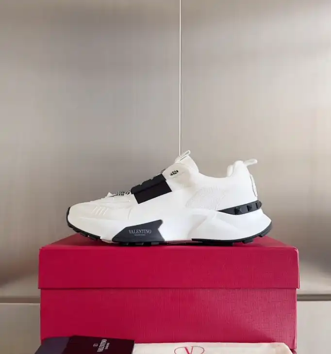 hype Valentino Sneakers