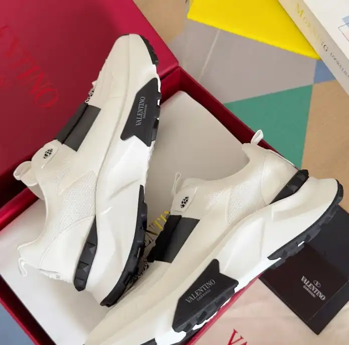 hype Valentino Sneakers