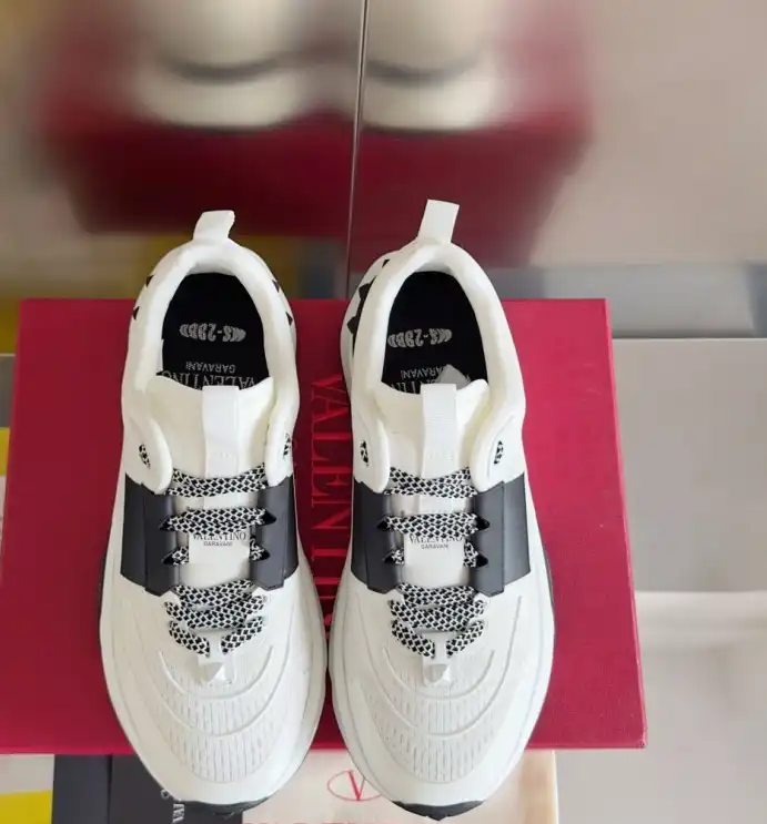 hype Valentino Sneakers