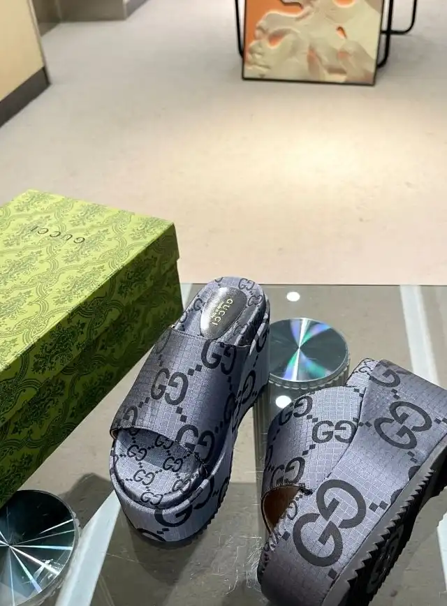 hype Gucci Slippers