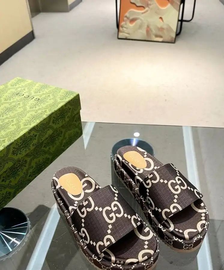 hype Gucci Slippers