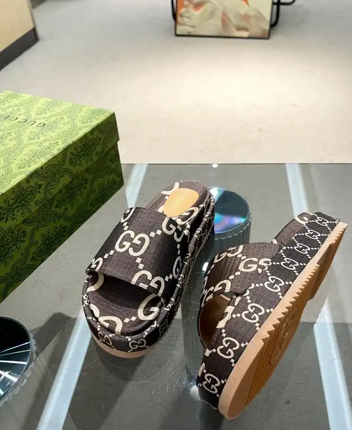 hype Gucci Slippers