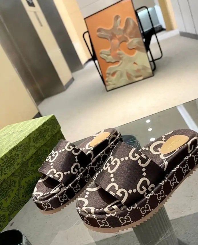 hype Gucci Slippers