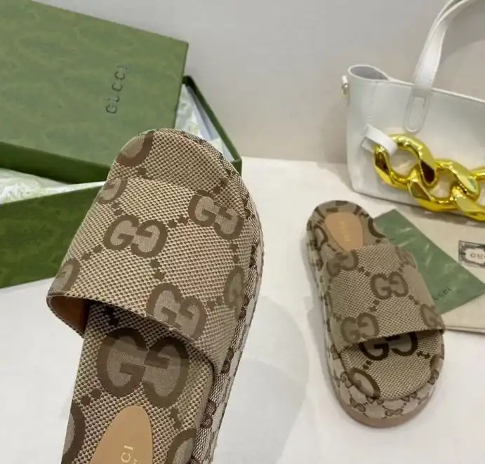 hype Gucci Slippers