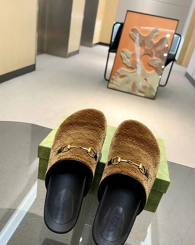 hype Gucci Slippers