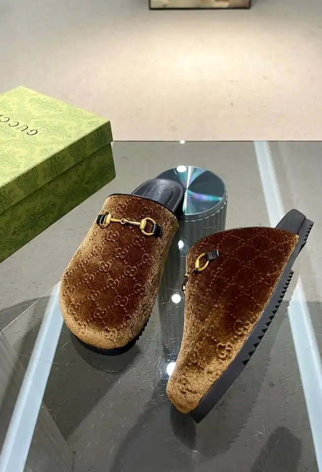 hype Gucci Slippers