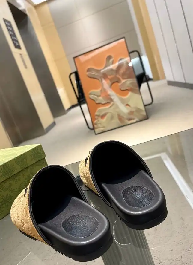 hype Gucci Slippers