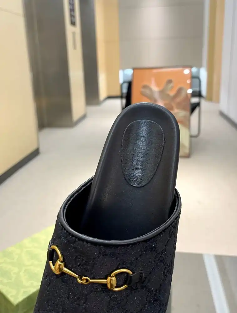 hype Gucci Slippers