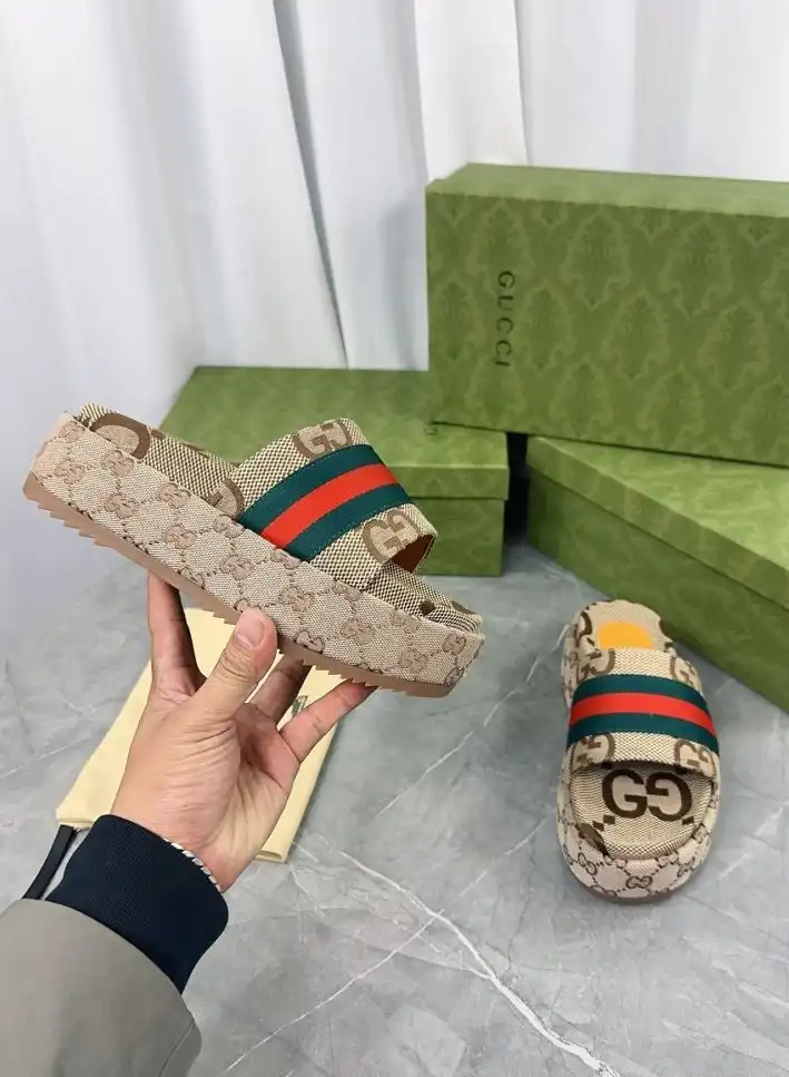 hype Gucci Slippers