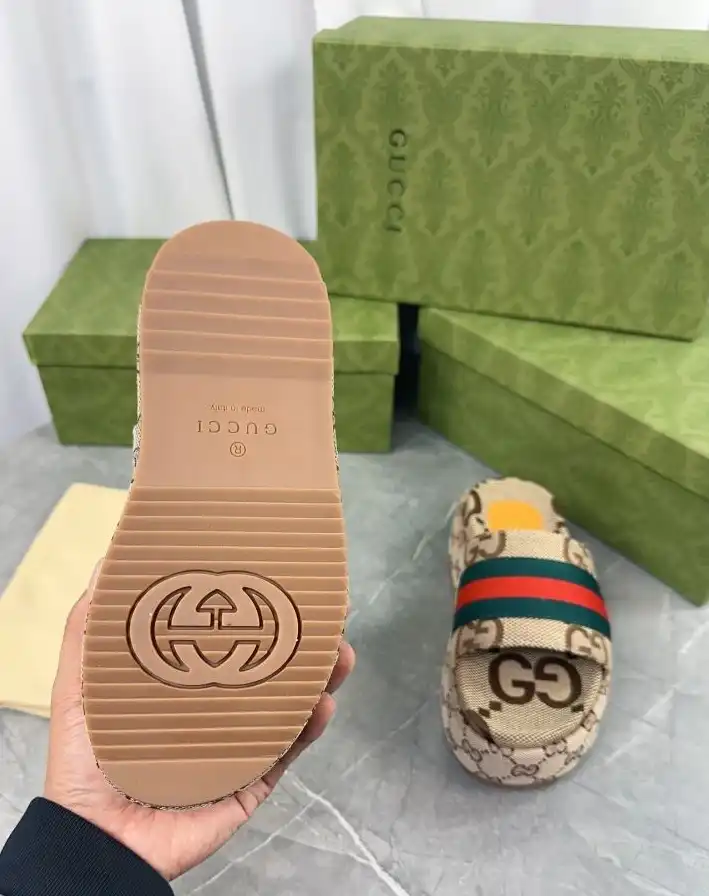 hype Gucci Slippers