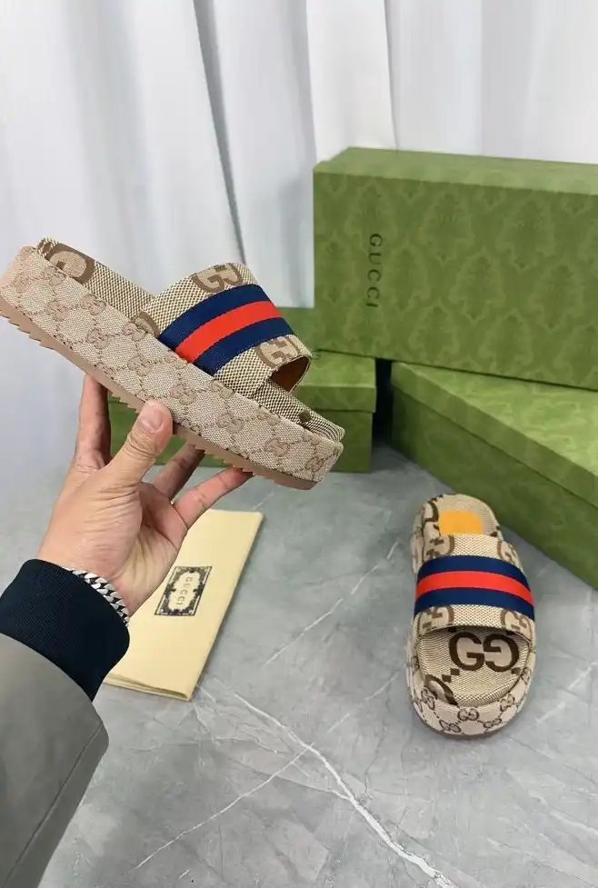 hype Gucci Slippers