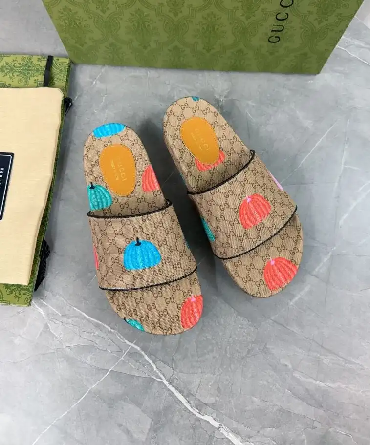 hype Gucci Slippers