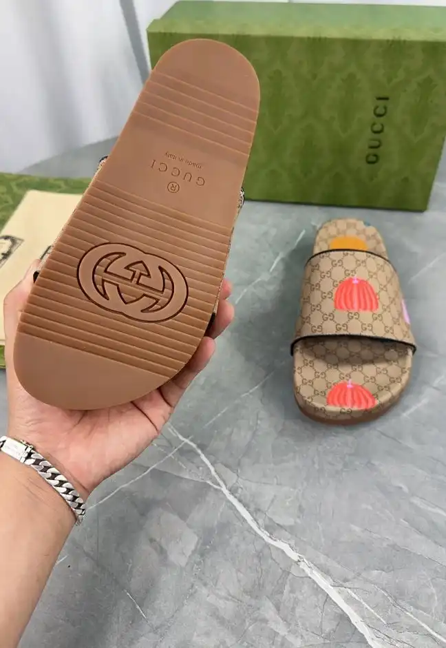 hype Gucci Slippers