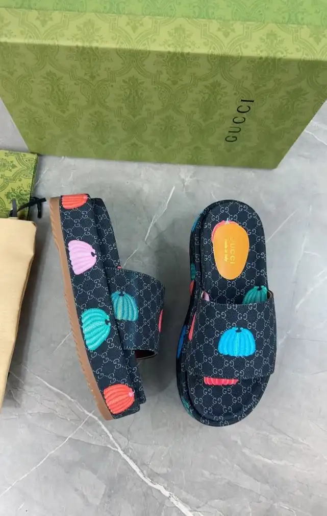 hype Gucci Slippers