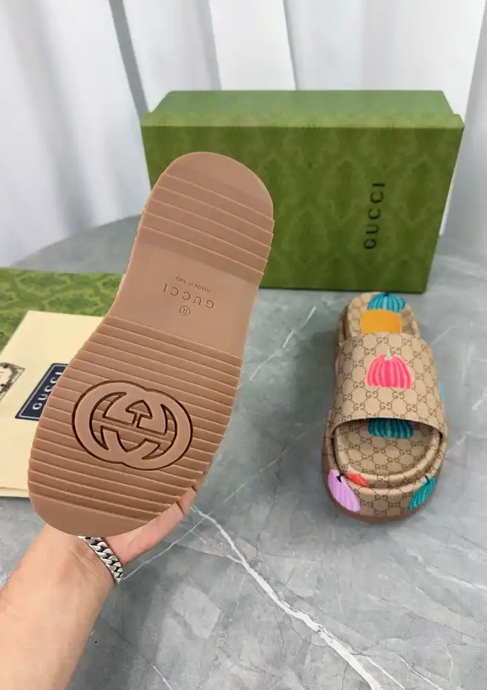 hype Gucci Slippers