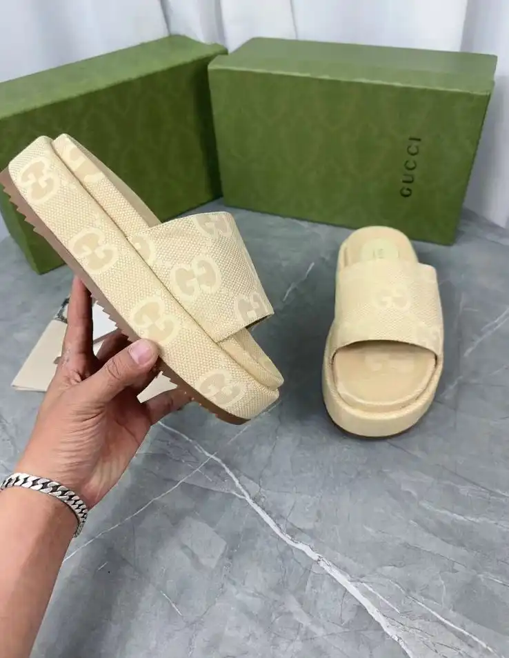 hype Gucci Slippers