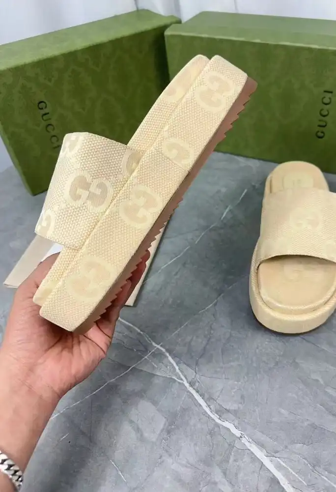 hype Gucci Slippers