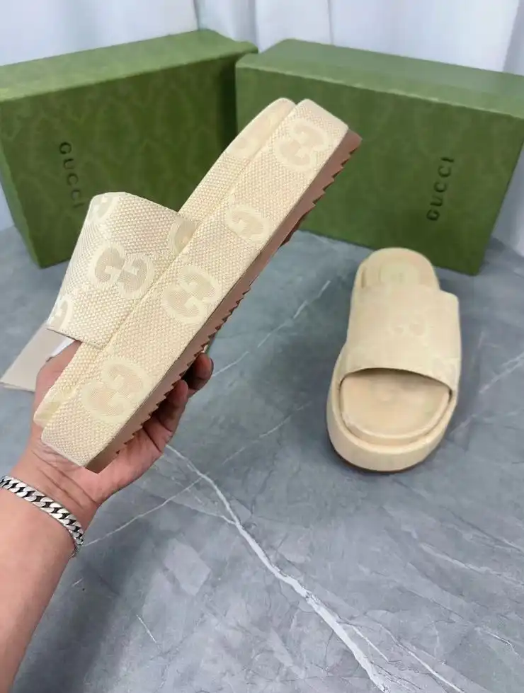 hype Gucci Slippers