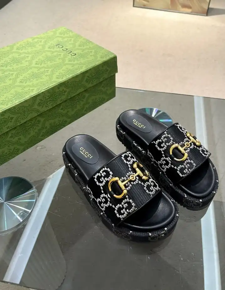 hype Gucci Slippers