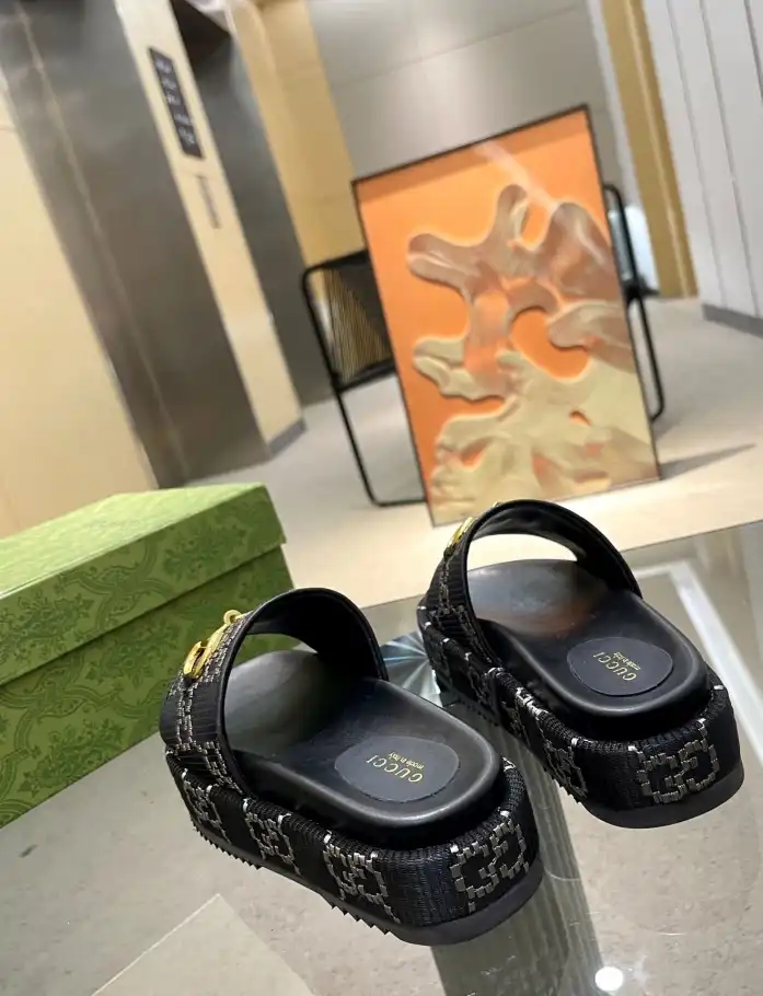 hype Gucci Slippers