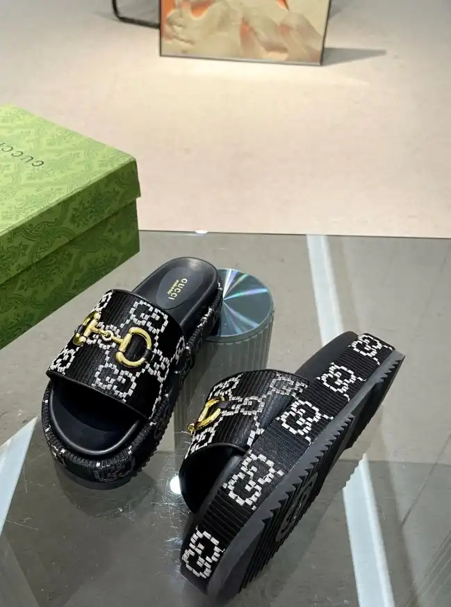 hype Gucci Slippers