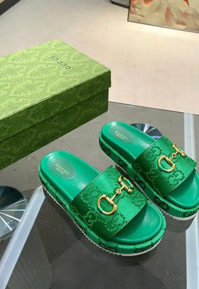 hype Gucci Slippers