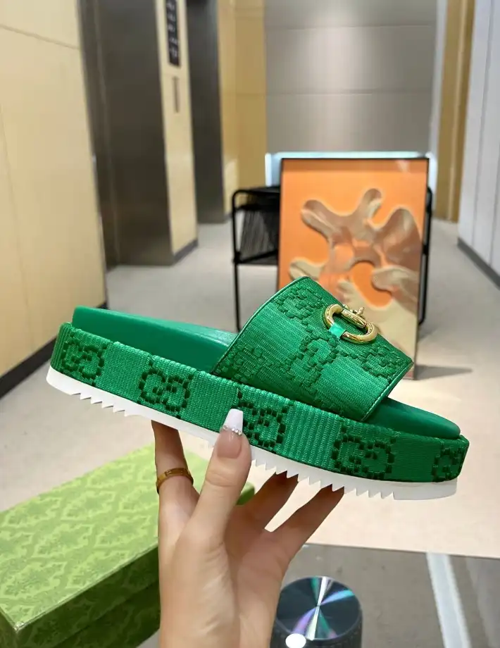 hype Gucci Slippers