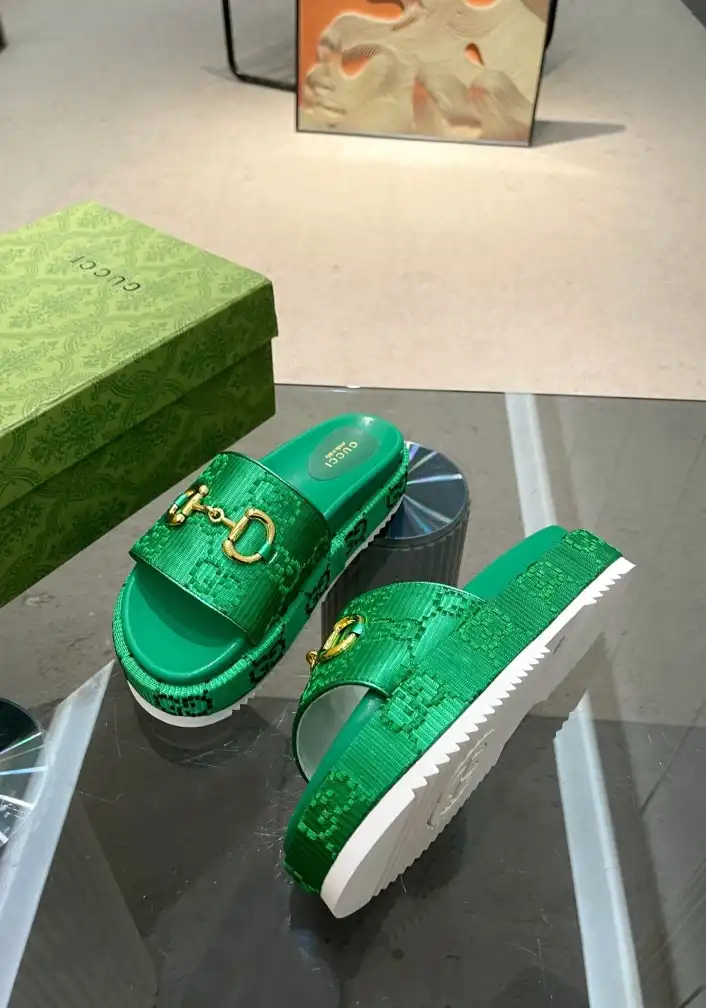 hype Gucci Slippers