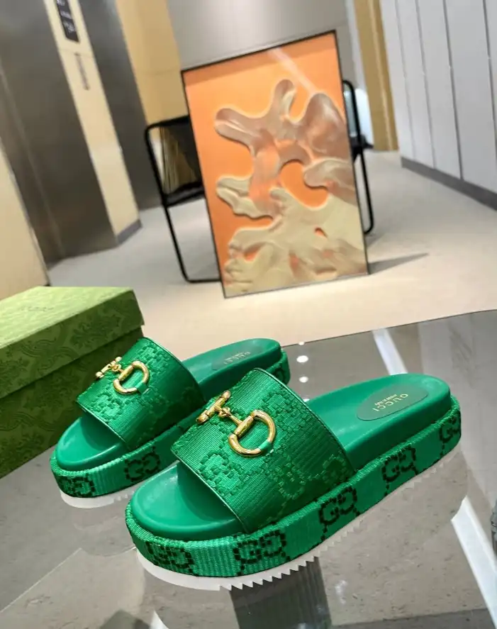 hype Gucci Slippers