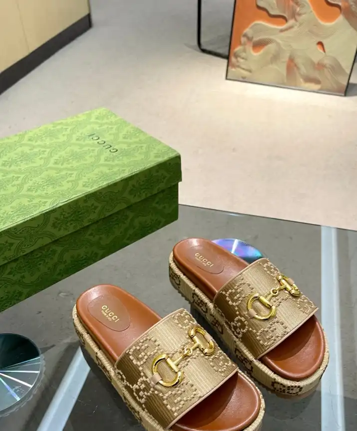 hype Gucci Slippers