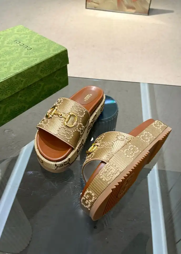 hype Gucci Slippers