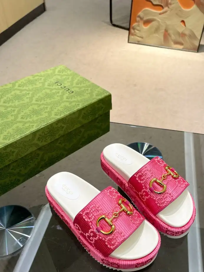 hype Gucci Slippers