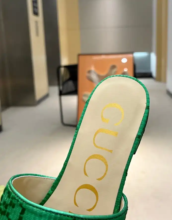 hype Gucci Slippers