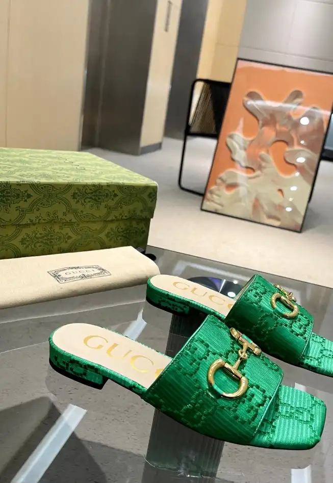 hype Gucci Slippers