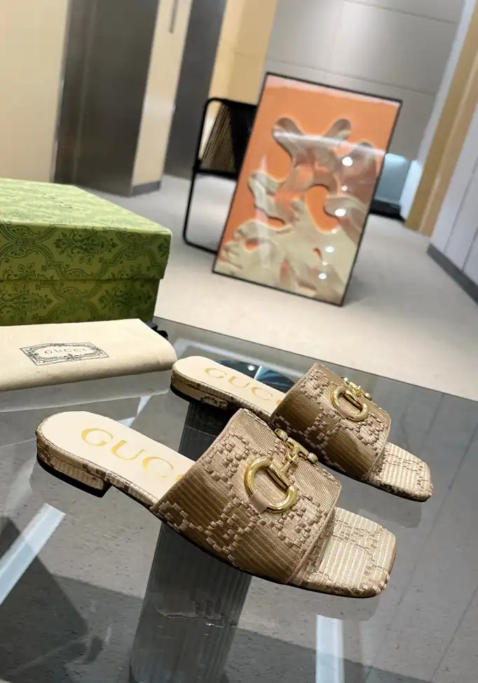 hype Gucci Slippers