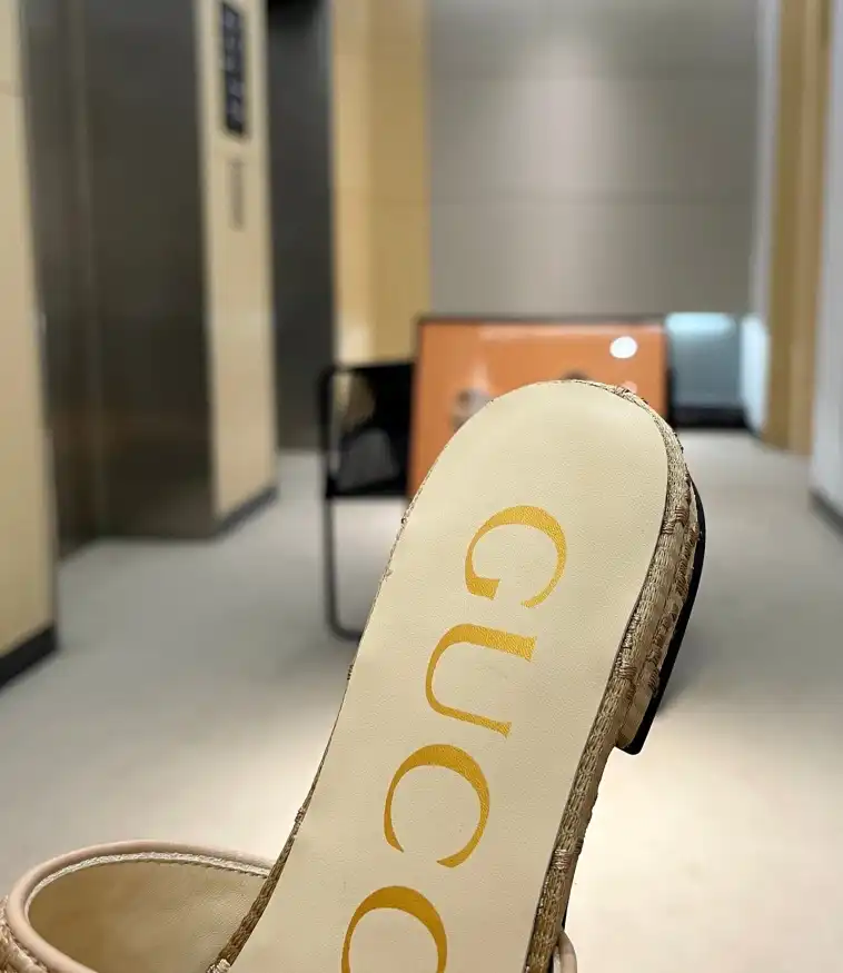 hype Gucci Slippers