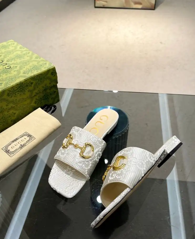 hype Gucci Slippers